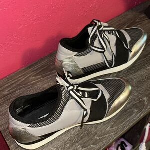 Steve Madden silver and black Kaiya sneaker sz 7.